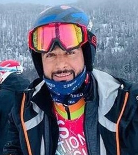 Arif Khan (skier)